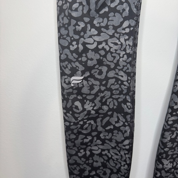 Fabletics Motion365+ Leggings Tonal Black Water Print | Size Small - Picture 4 of 11